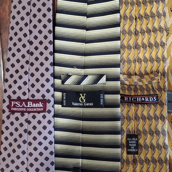 Bundle of Beautiful mens silk ties - Picture 4 of 6